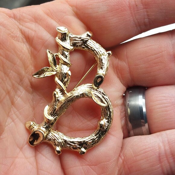 Vintage Sarah Coventry Gold Tone Bamboo Style Letter B Initial Monogram Pin Broo - Picture 3 of 4